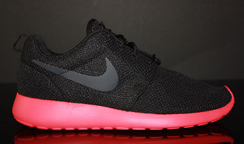 Nike Roshe Run Black Anthracite Siren Red Sneakers 511881-016