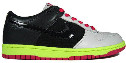 You can get now the Nike Dunk Low WMNS "Grey/Black- Berry-Volt"