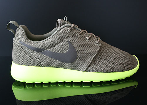 Nike Rosherun Tarp Green Deep Smoke Volt Sneakers 511881-307