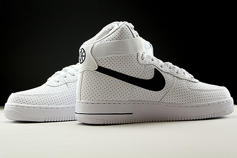 nike air force damen angezogen