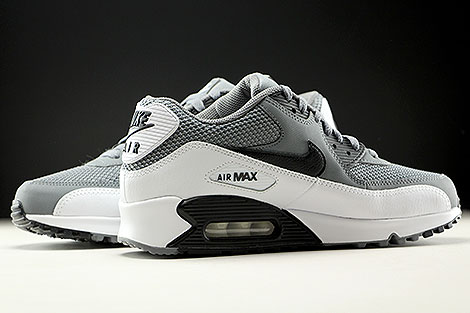 nike air max 90 essential black and white