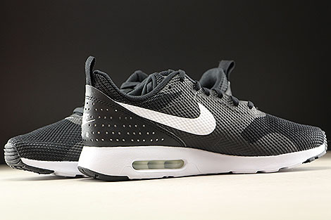 nike air tavas black and white