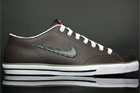 Nike Capri Braun Grau Silber Weiss