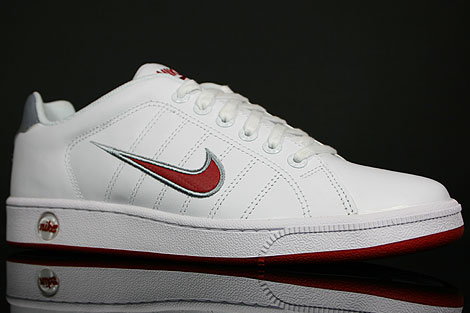 nike court tradition