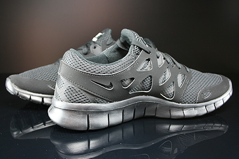 nike free run 2 nsw black