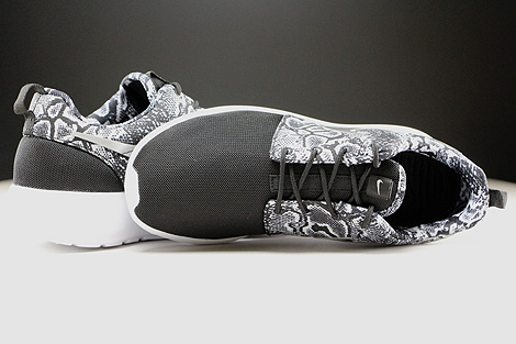Nike WMNS Roshe One Print Black Metallic Silver White Over view